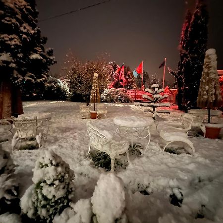 Hotel Le Manoir บาร์ ภายนอก รูปภาพ